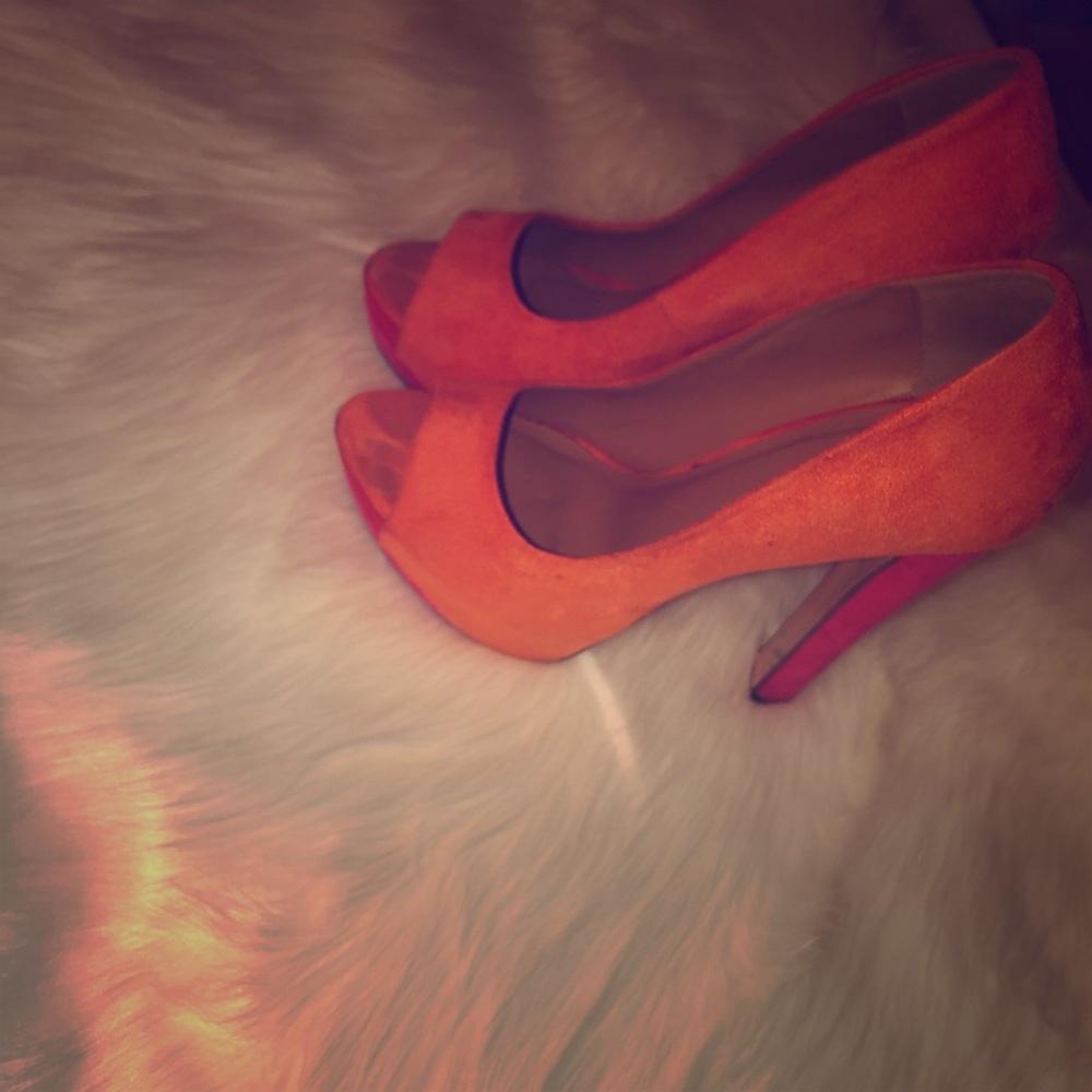 Woman’s size 9 platform heels
